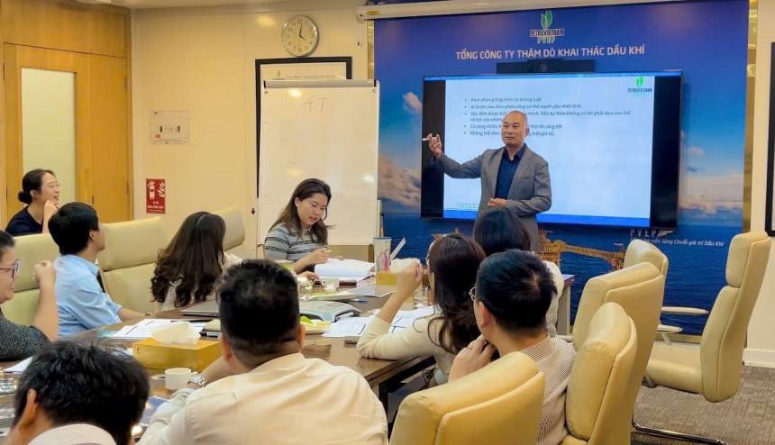 CHƯƠNG TRÌNH ĐÀO TẠO VÀ PHÁT TRIỂN NHÂN VIÊN TÀI NĂNG PVEP  Phần 1: PVEP tổ chức khóa đào tạo “Kỹ năng Đàm phán, Thương thảo” cho cán bộ Chương trình Nhân viên Tài năng